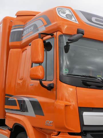 Los faros superiores le dan carácter a este DAF CF Space Cab.